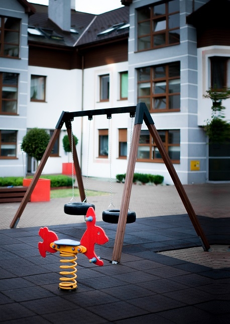 Lars Laj L'arredo di parchi giochi, Dondoli & Altalene