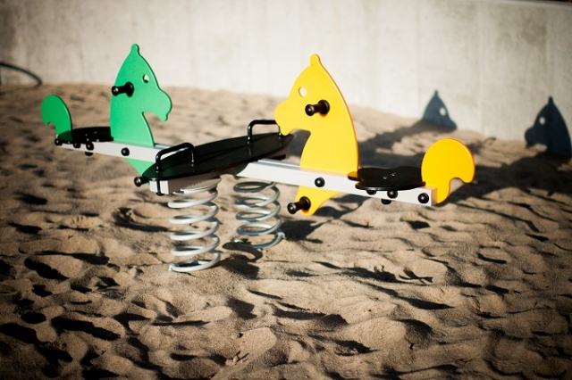 Lars Laj L'arredo di parchi giochi, Dondoli & Altalene