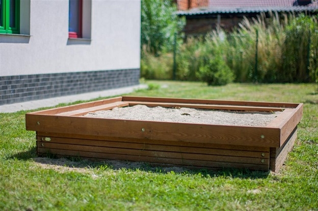 Lars Laj L'arredo di parchi giochi, Le vasche della sabbia