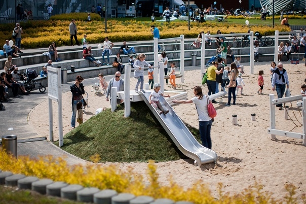 Lars Laj L'arredo di parchi giochi, Scivoli