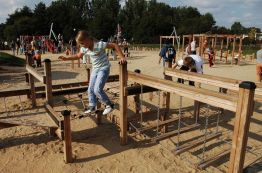 Lars Laj L'arredo di parchi giochi, I percorsi ad ostacoli