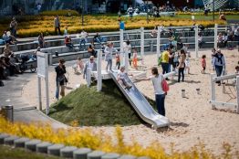 Lars Laj L'arredo di parchi giochi, Scivoli