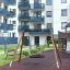 Single Swing (BNS 90cm) attrezzatura da parco giochi con seduta circolare per altalena in un'area giochi residenziale