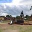 Campanille playground castle per esterni con scivolo ed elementi per arrampicata.