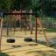 Double Tyre double swing in un parco giochi.