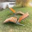 Marseille Deck Chair in riva al fiume su un prato erboso
