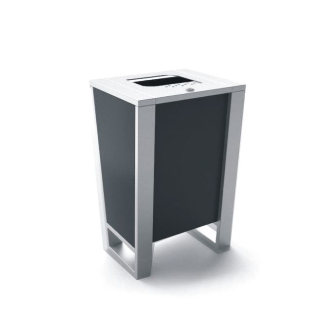 Moderno cestino da esterno Ryga Bin Dark con elegante struttura argentata e pannello scuro.