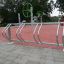 Metallo Bike Stand in un'area pubblica all'aperto.