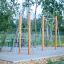 Sbarra per trazioni outdoor per esercizio e fitness in un parco.