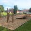 Area giochi outdoor con sbarre per trazioni per esercizio fisico.