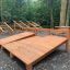 Panca per sit-up all'aperto in un parco.