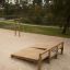 Panca per sit-up per esercizi all'aperto in un parco.