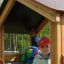 Bambini che giocano in un Sand Pavilion single playhouse.
