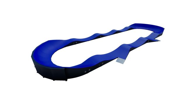 Pista ciclabile blu Modular Pumptrack II con più curve su sfondo bianco