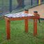 Strumento musicale in legno all'aperto Xylophone sull'erba del parco giochi