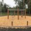 Area giochi all'aperto Six Arm Swing Nature con più altalene.