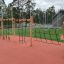 Parco giochi con Ural climbing net e pali di legno