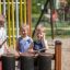 Bambini che giocano su attrezzature da gioco Drums.