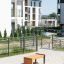 Thor bench in una zona residenziale in una giornata di sole