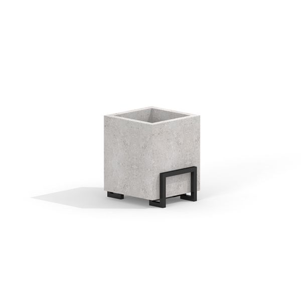 Thor flowerpot in cemento con supporto in metallo nero.