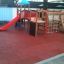 Parco giochi con pavimentazione Rubber Tiles 35 e struttura ludica.