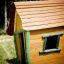 Casetta in legno per bambini chiamata Crooked House.