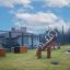 Attrezzatura da gioco in legno Nature Seesaw sull'erba in un'area giochi all'aperto.