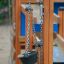 Parco giochi Sand & Water Play III con struttura in legno e secchi a catena per la sabbia