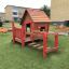 Casetta da gioco in legno con ponte nel parco giochi, Anna's Playhouse.