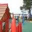 Anna's Playhouse parco giochi in legno con strutture colorate per bambini.