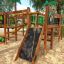 Jungle castle with slide in un parco giochi all'aperto