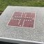 Tavolo da gioco da esterno con design del tabellone Ludo.