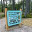 Find Pairs Board in un parco giochi nel bosco.