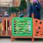 Delta struttura da arrampicata e pannello attività per parco giochi con bambini che giocano all'aperto
