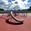 Copernicus steel structure parco giochi con scivolo ed elementi di arrampicata su superficie rossa