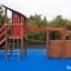 Sven's Boat single playhouse in un parco giochi con rete da arrampicata e struttura in legno