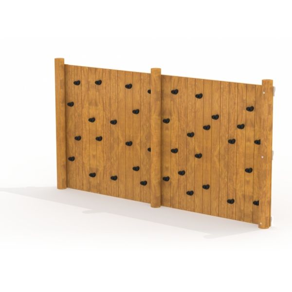 Parete da arrampicata in legno con appigli neri.