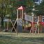 Parco giochi per bambini con Double Swing e struttura per arrampicata.