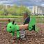 Grasshopper rocking altalena a molla nel parco giochi