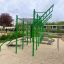 Grandis Training Set verde all'aperto in un parco giochi.