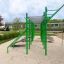Struttura per fitness all'aperto Grandis Training Set in un parco giochi sabbioso