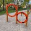 Agility Double Hoop Jump in un contesto di parco all'aperto