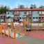 Epsilon inclusive playground in un'area pubblica all'aperto.
