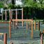 Percorso a ostacoli per parchi giochi in legno per esterni Trim trail con altalene e corde da arrampicata