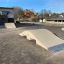 Rampa da skate in cemento Bump in un parco.