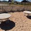 Due piattaforme Wooden Balance Board con molle in un parco giochi.