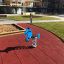 Gioco a molla Blue Dog Rocking in un parco giochi.