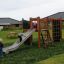 Bambini che giocano in un parco giochi con Rubber Safety Mats.