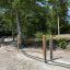 Battle Rope Workout Set all'aperto installato in un parco.