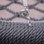 Primo piano di Bird Nest Single Swing (BNS 120 cm) con dettagli di catena e corda.